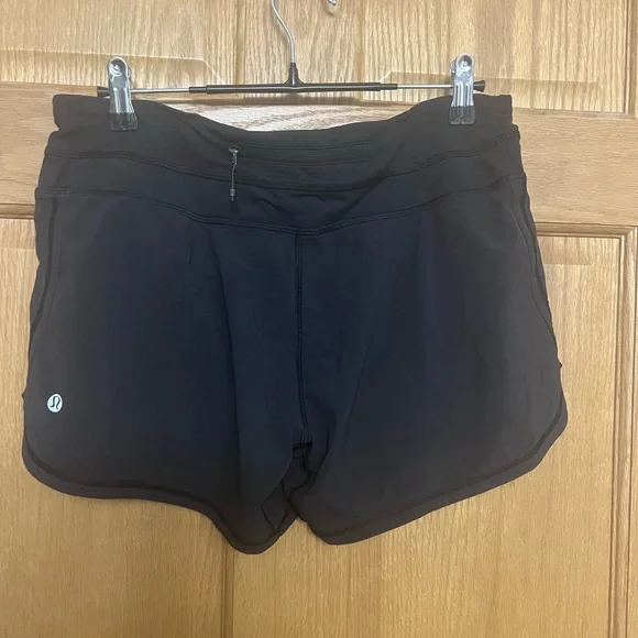 Black low rise lululemon shorts size 6 - Picture 2 of 3